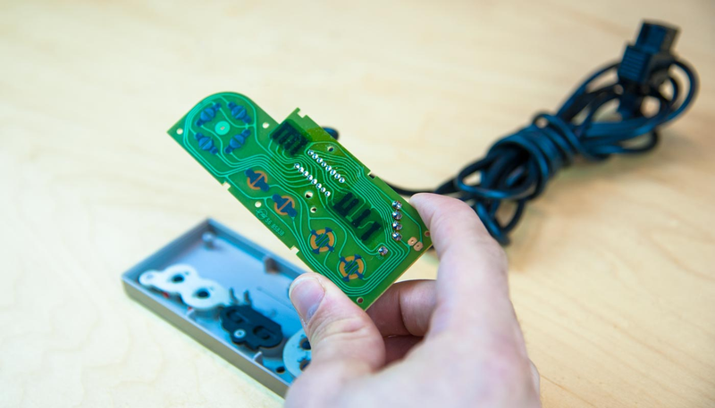 Illustration for article titled Look Inside Some Classic Nintendo Controllers